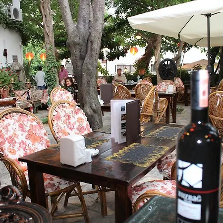 Boomerang Konukevi 2*